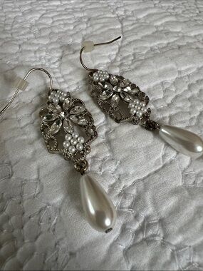 Pearl Drop Floral Crystal Dangle Earrings - White